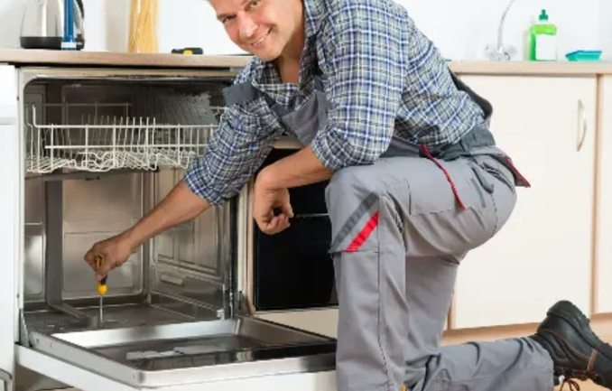 Специалист по ремонту посудомоечных машин