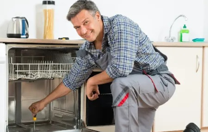 Специалист по ремонту посудомоечных машин